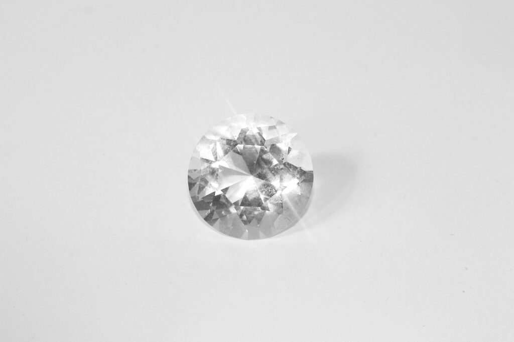 pendentif diamant 4 griffes
